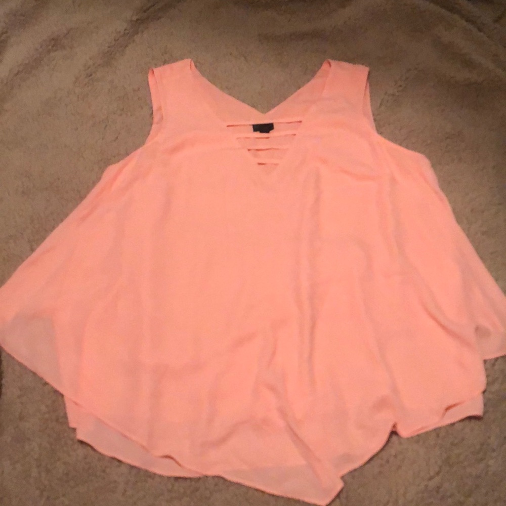 NWOT peach v-neck tank with asymmetrical hem